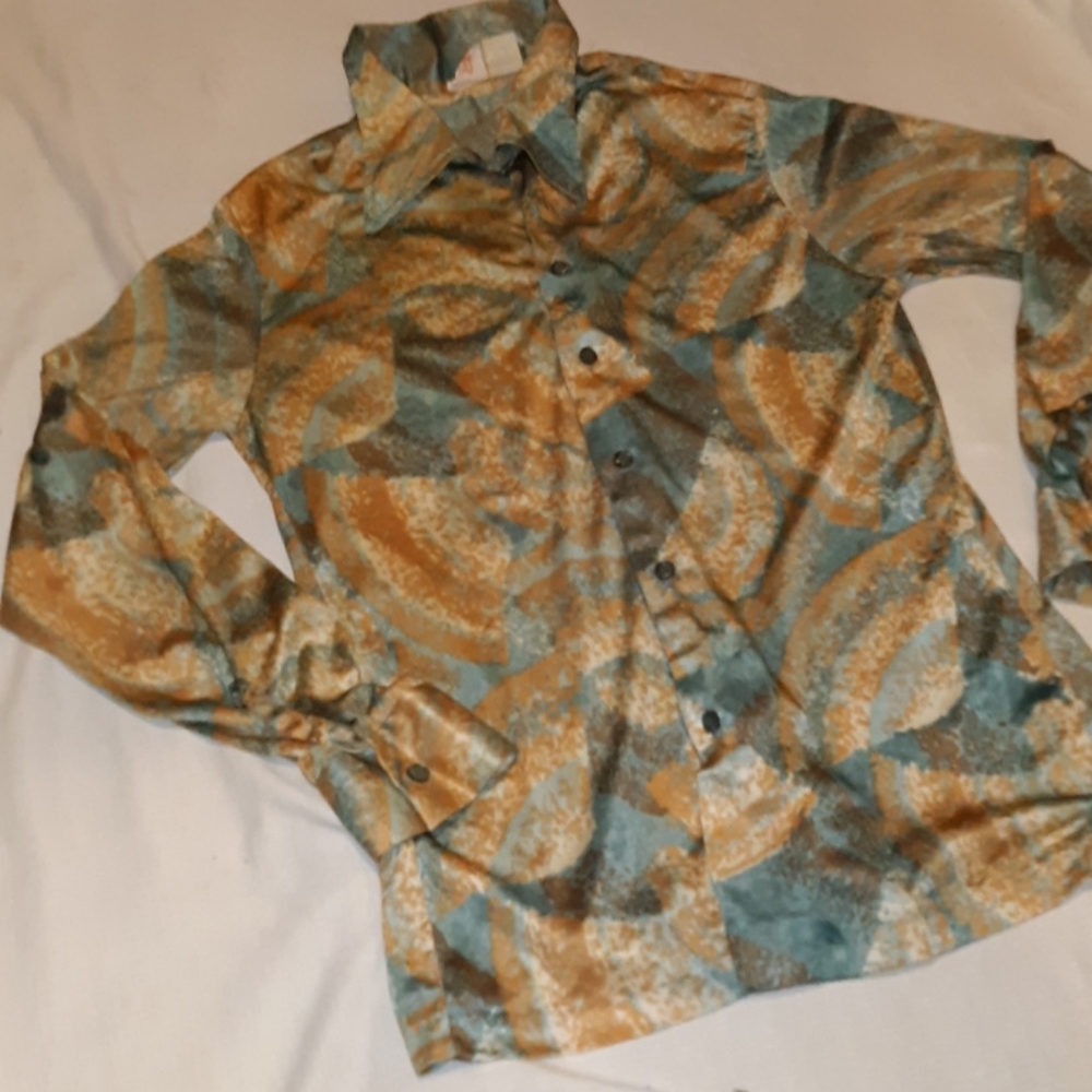 Med 1970s buttondown